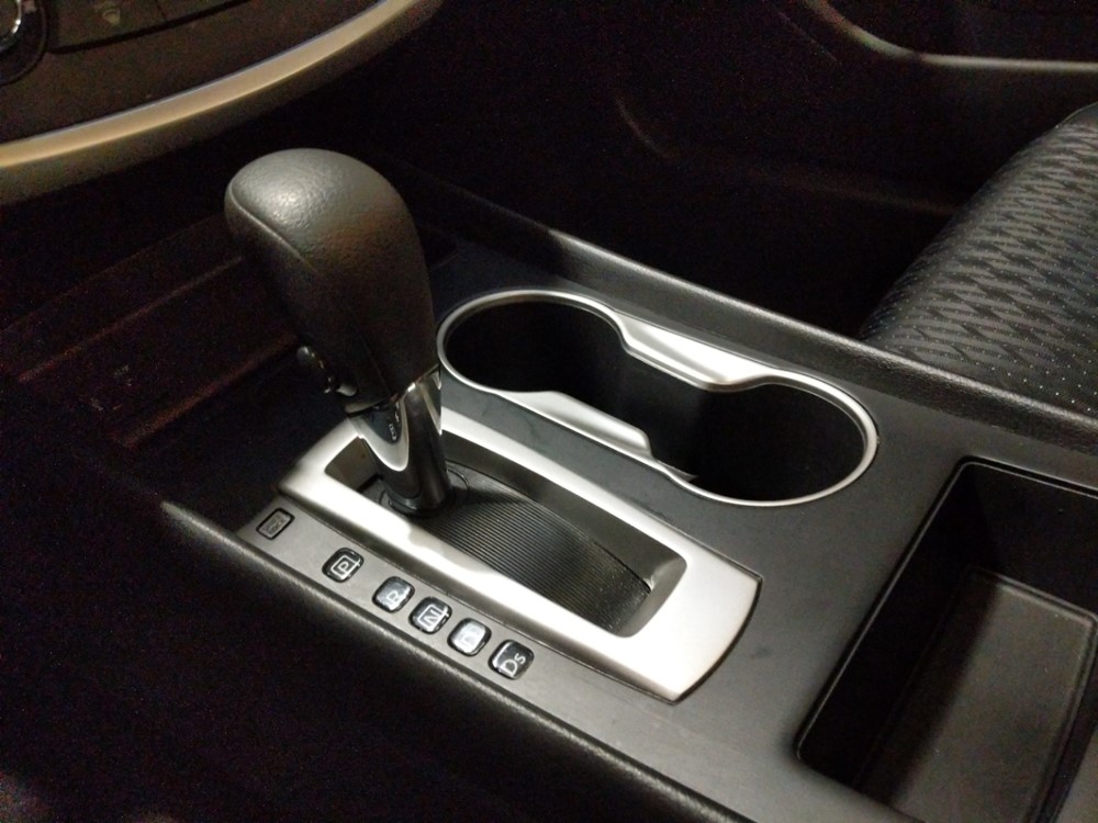 2017 Nissan Altima - Center Console/Cup Holders