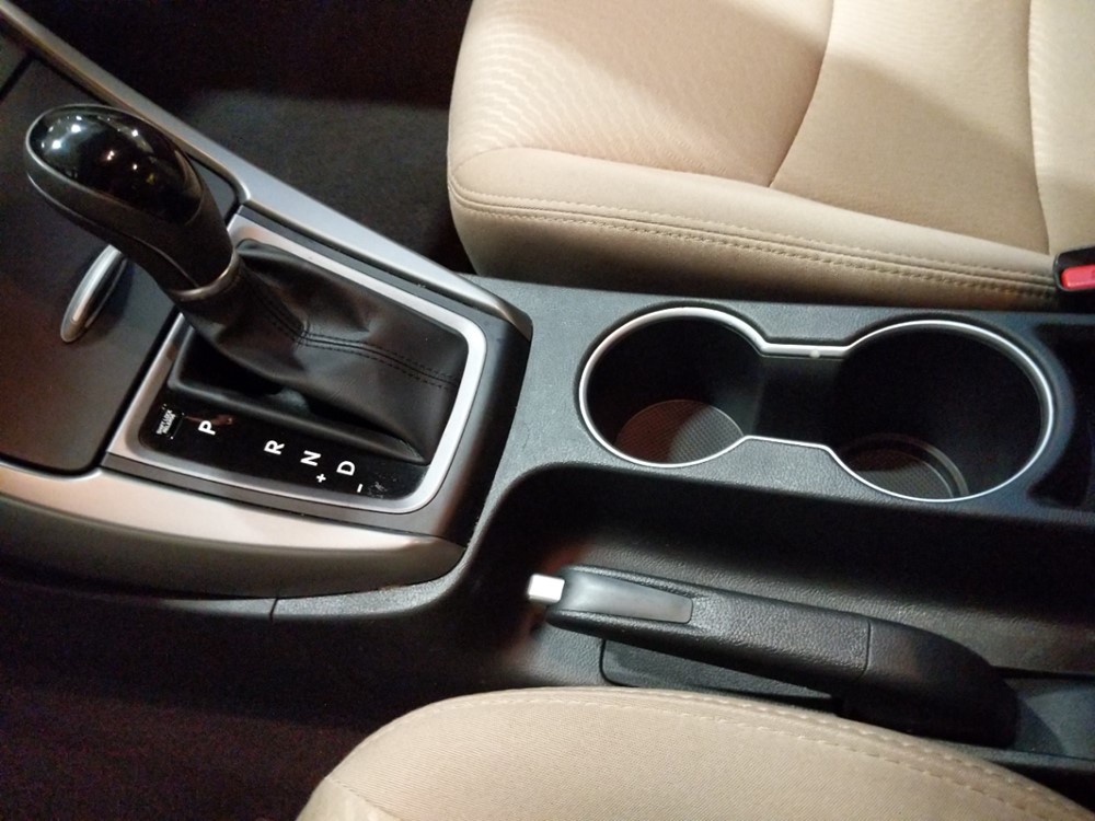 2016 Hyundai Elantra - Center Console/Cup Holders