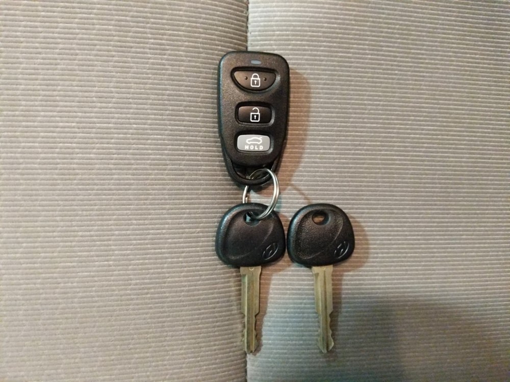 2017 Hyundai Elantra - Keys