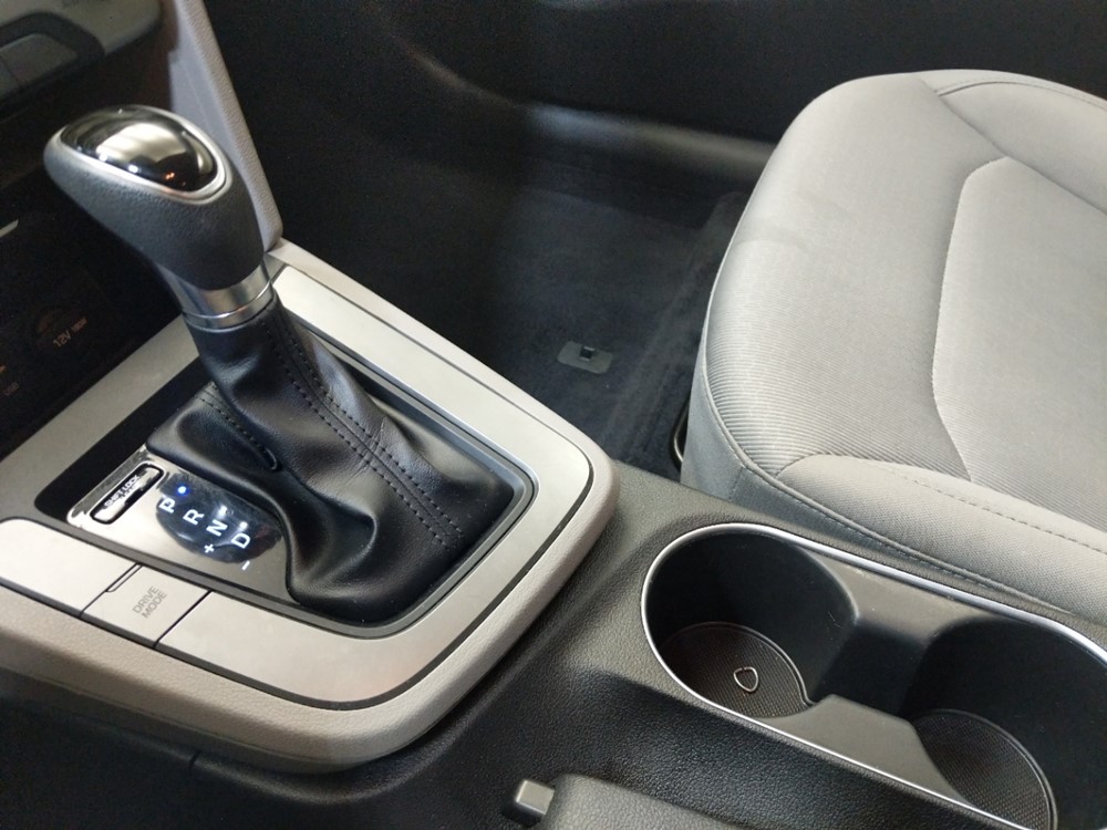 2017 Hyundai Elantra - Center Console/Cup Holders