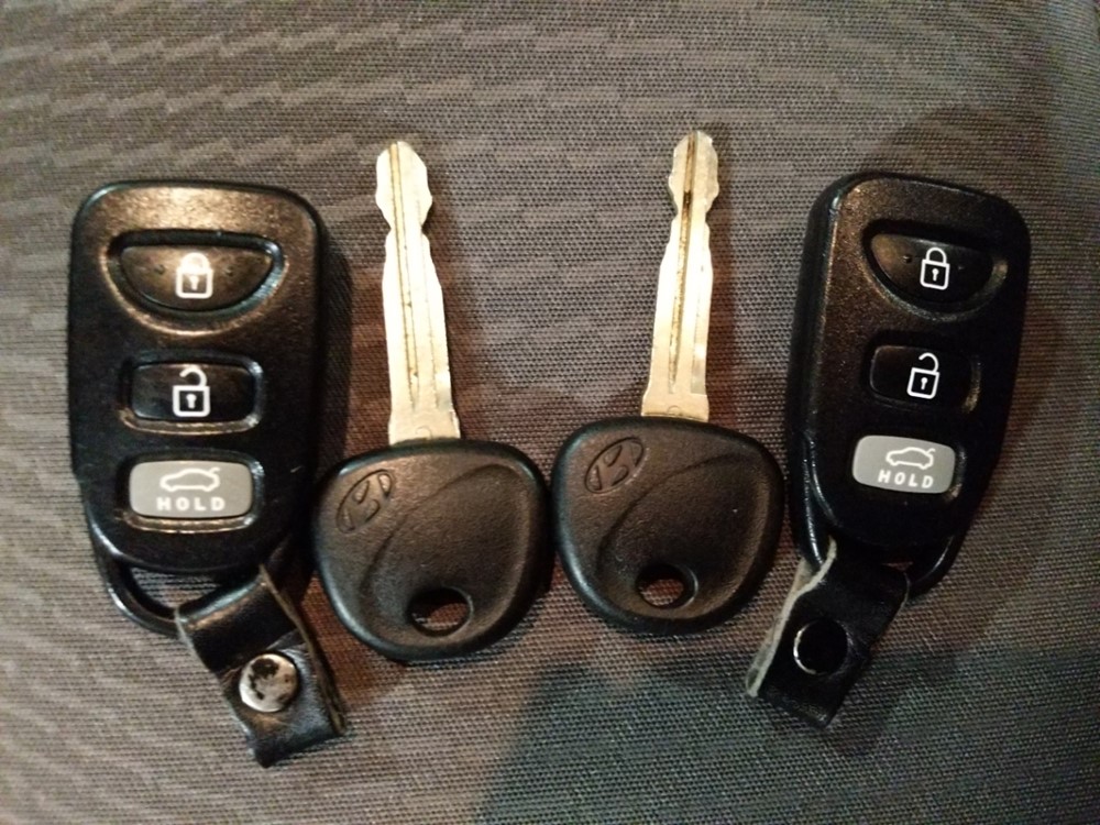 2016 Hyundai Elantra - Keys
