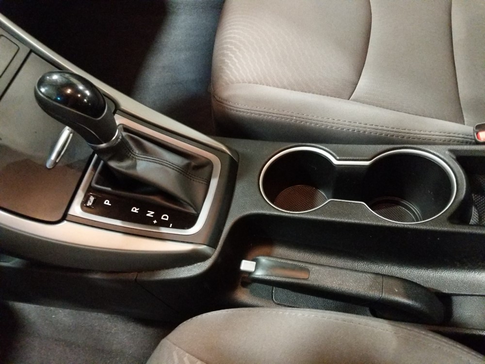 2016 Hyundai Elantra - Center Console/Cup Holders