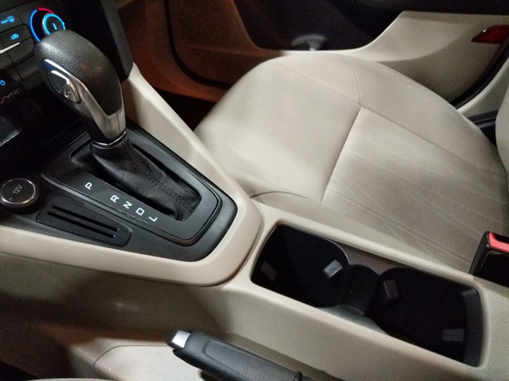 2017 Ford Focus - Center Console/Cup Holders