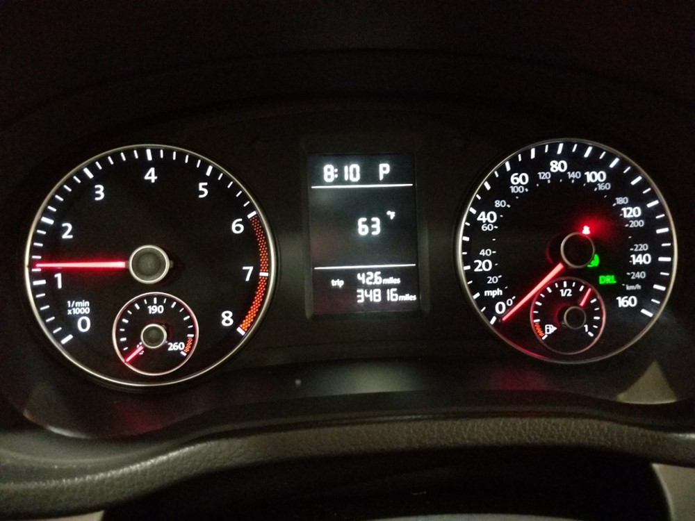 2015 Volkswagen Passat - Odometer Close Up