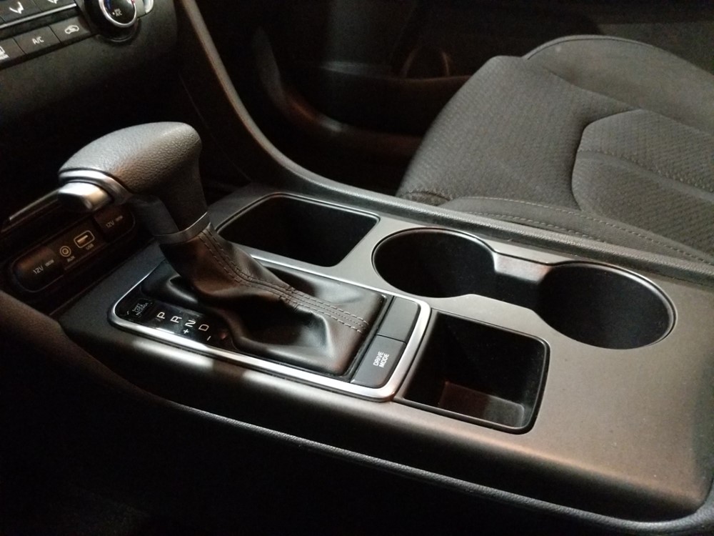 2016 Kia Optima - Center Console/Cup Holders