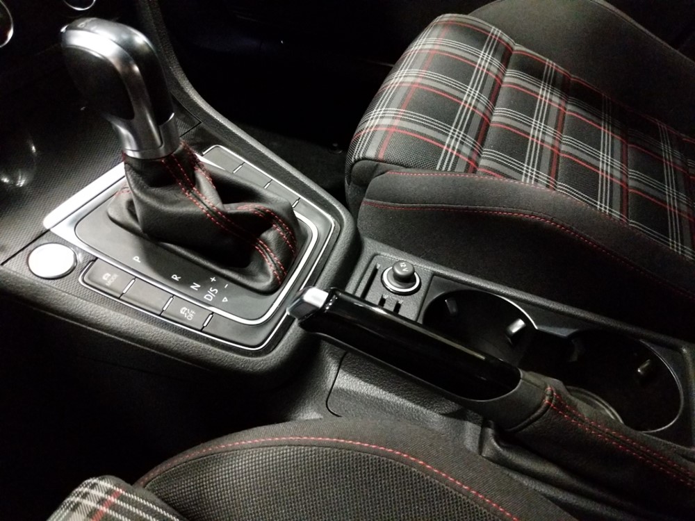 2017 Volkswagen Golf - Center Console/Cup Holders