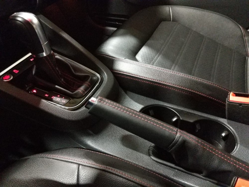 2016 Volkswagen Jetta - Center Console/Cup Holders