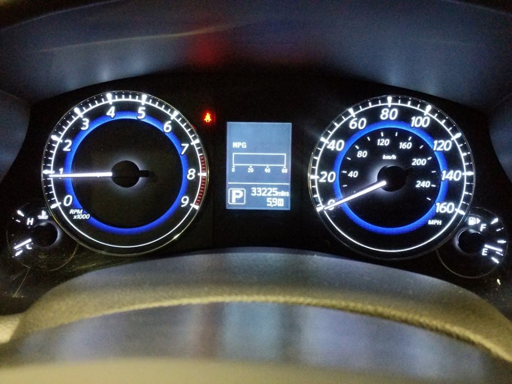 2016 INFINITI QX50 - Odometer Close Up