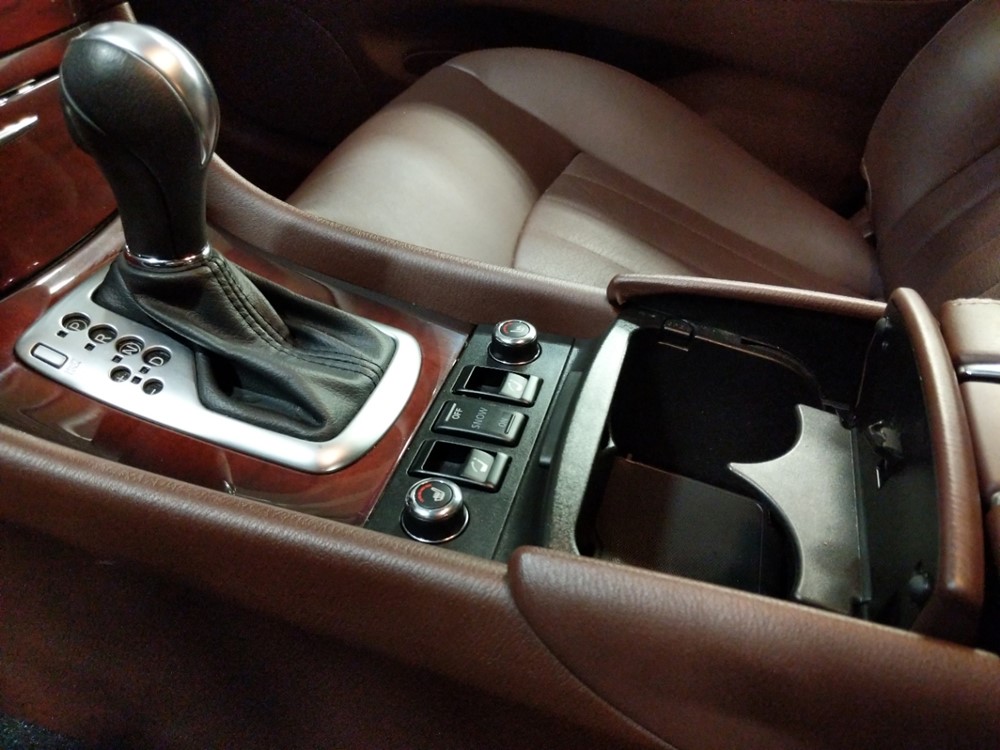 2016 INFINITI QX50 - Center Console/Cup Holders