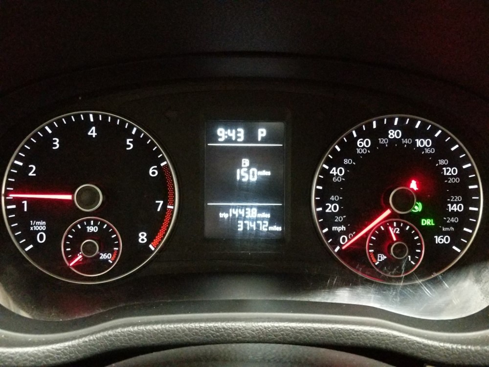 2015 Volkswagen Passat - Odometer Close Up