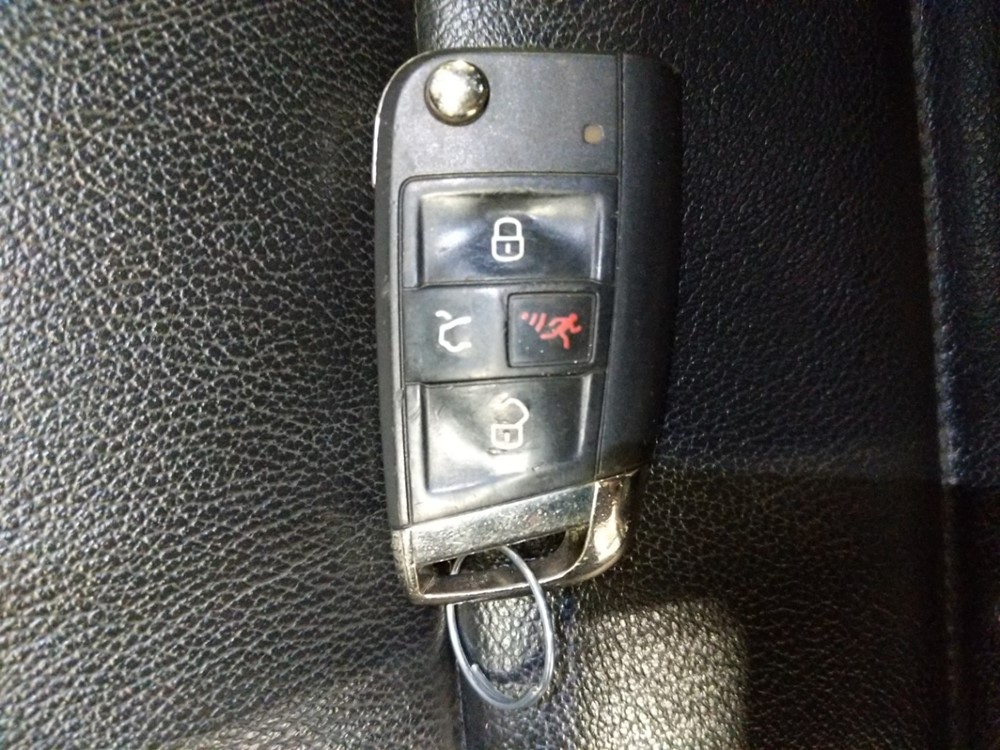 2015 Volkswagen Golf - Keys