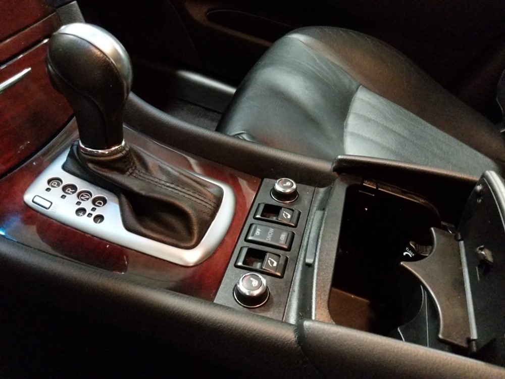 2016 INFINITI QX50 - Center Console/Cup Holders
