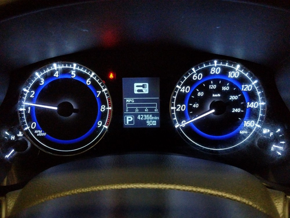 2016 INFINITI QX50 - Odometer Close Up