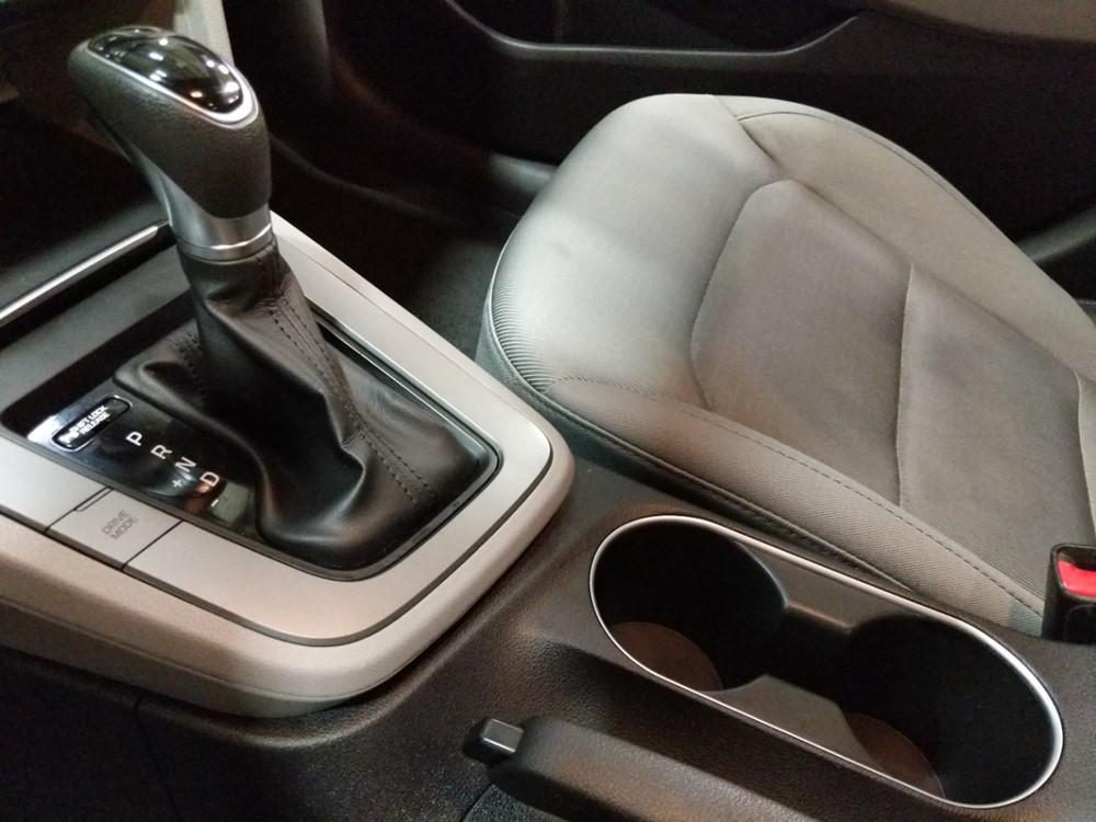2017 Hyundai Elantra - Center Console/Cup Holders