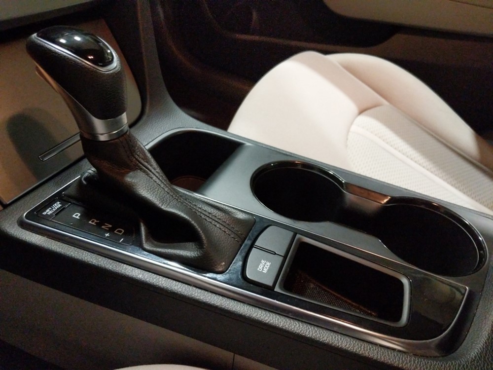 2017 Hyundai Sonata - Center Console/Cup Holders