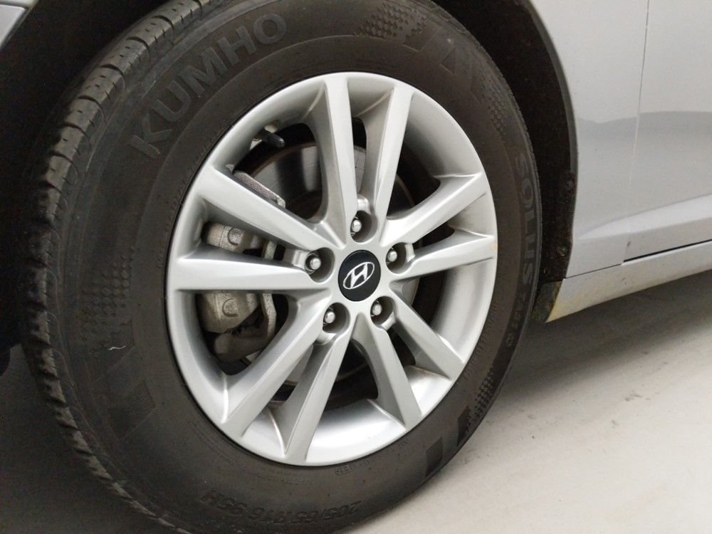 2017 Hyundai Sonata - Wheel