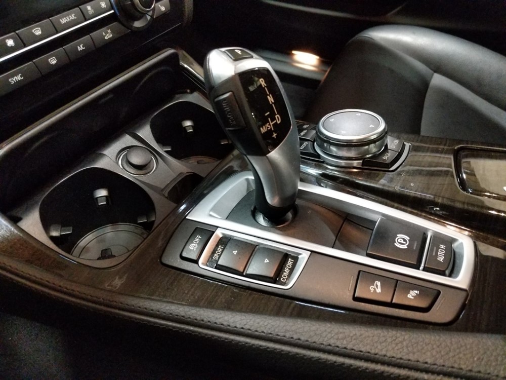 2015 BMW 528i - Center Console/Cup Holders