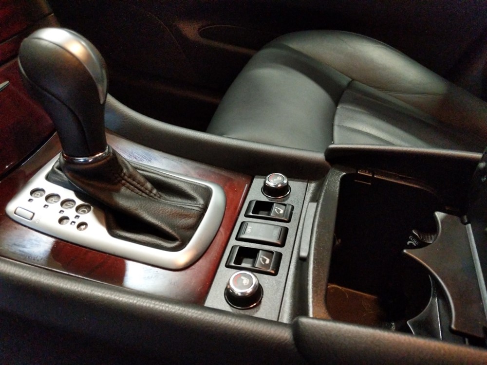 2016 INFINITI QX50 - Center Console/Cup Holders