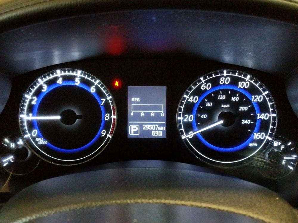 2016 INFINITI QX50 - Odometer Close Up
