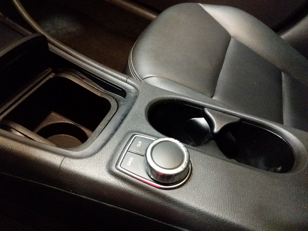 2015 Mercedes-Benz GLA250 - Center Console/Cup Holders