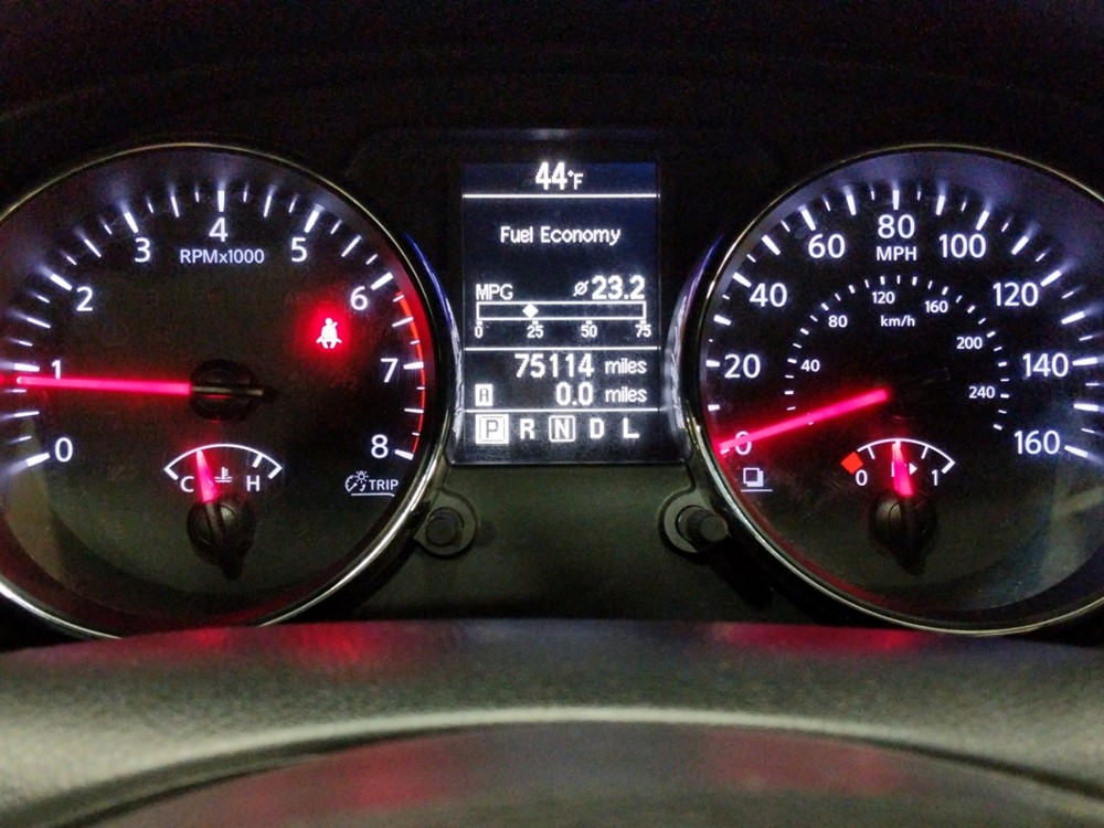 2015 Nissan Rogue - Odometer Close Up