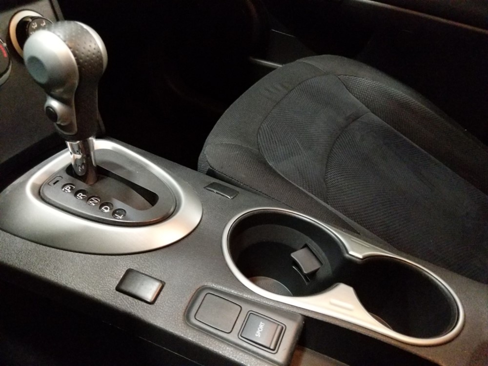 2015 Nissan Rogue - Center Console/Cup Holders