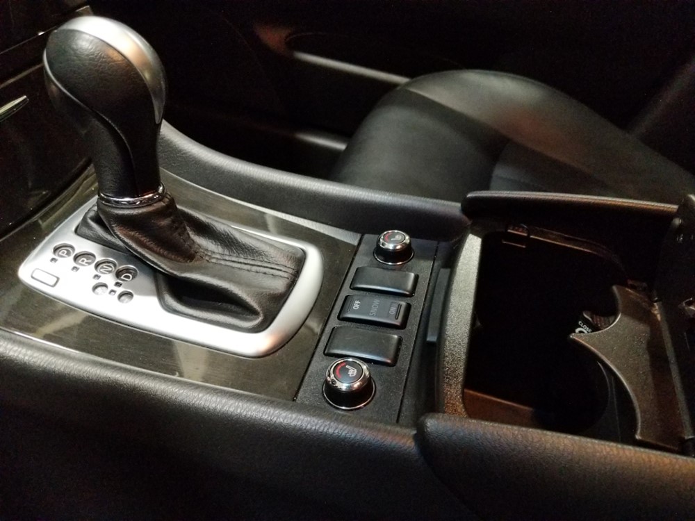 2017 INFINITI QX50 - Center Console/Cup Holders