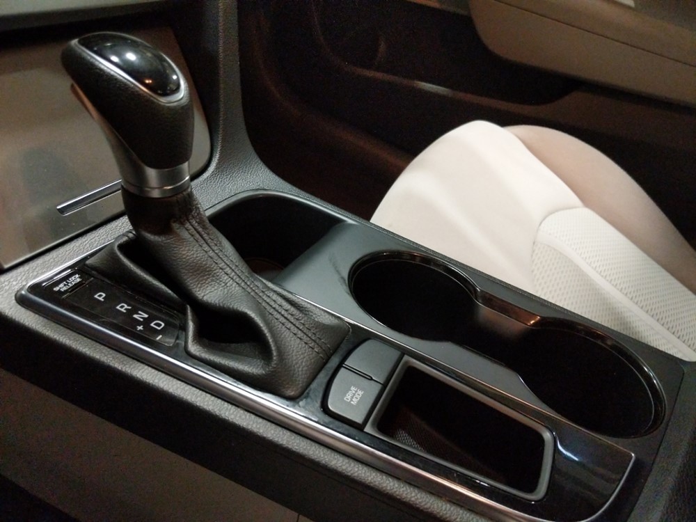 2017 Hyundai Sonata - Center Console/Cup Holders