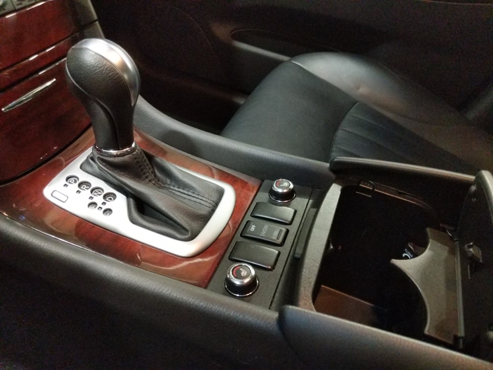 2016 INFINITI QX50 - Center Console/Cup Holders