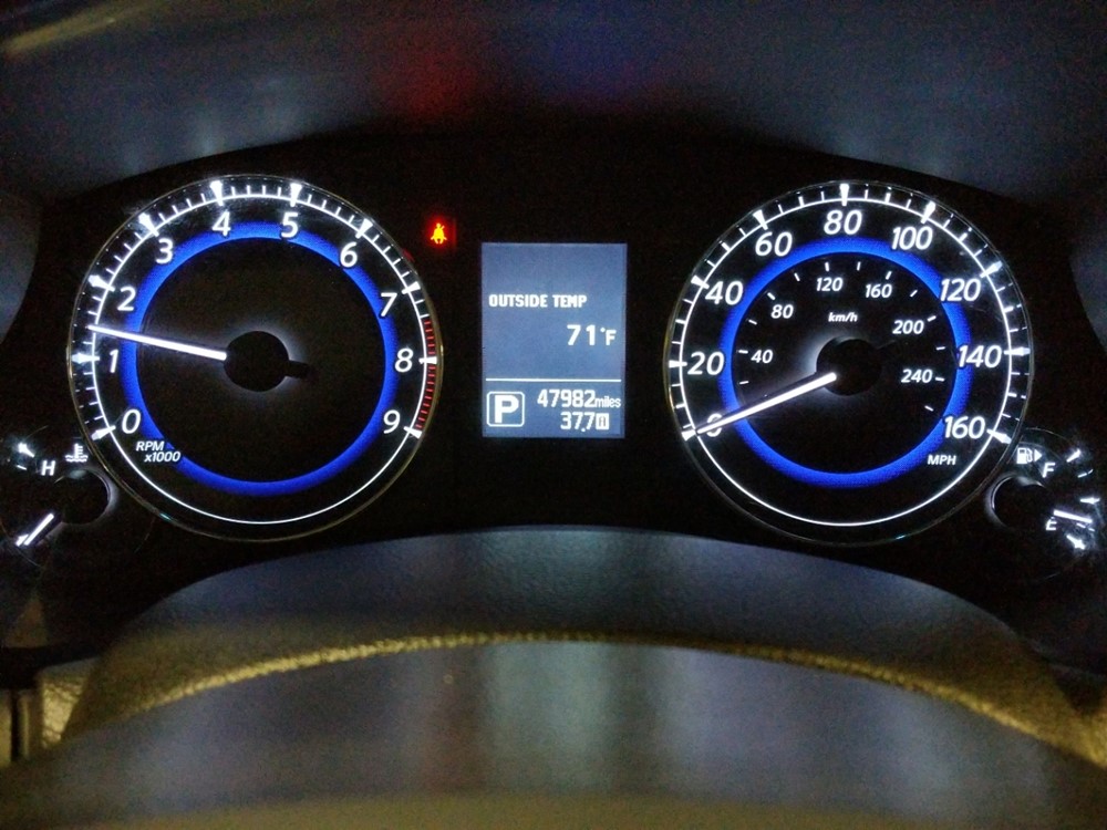 2016 INFINITI QX50 - Odometer Close Up