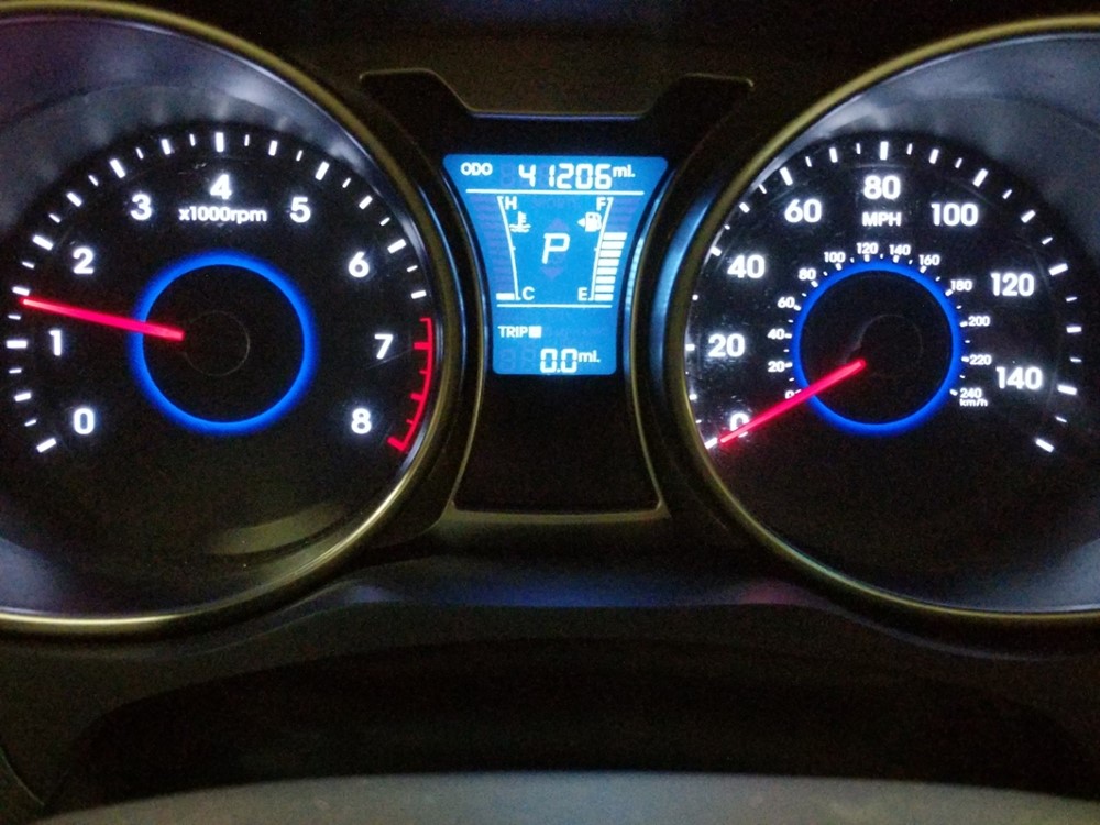 2016 Hyundai Veloster - Odometer Close Up