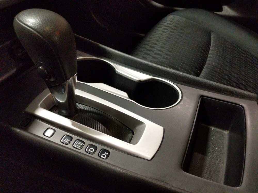 2016 Nissan Altima - Center Console/Cup Holders