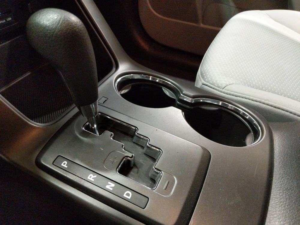 2012 Kia Sorento - Center Console/Cup Holders