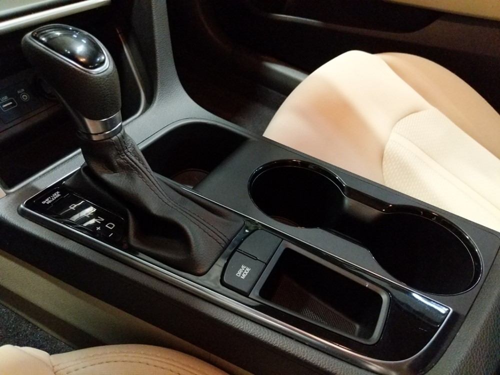 2015 Hyundai Sonata - Center Console/Cup Holders