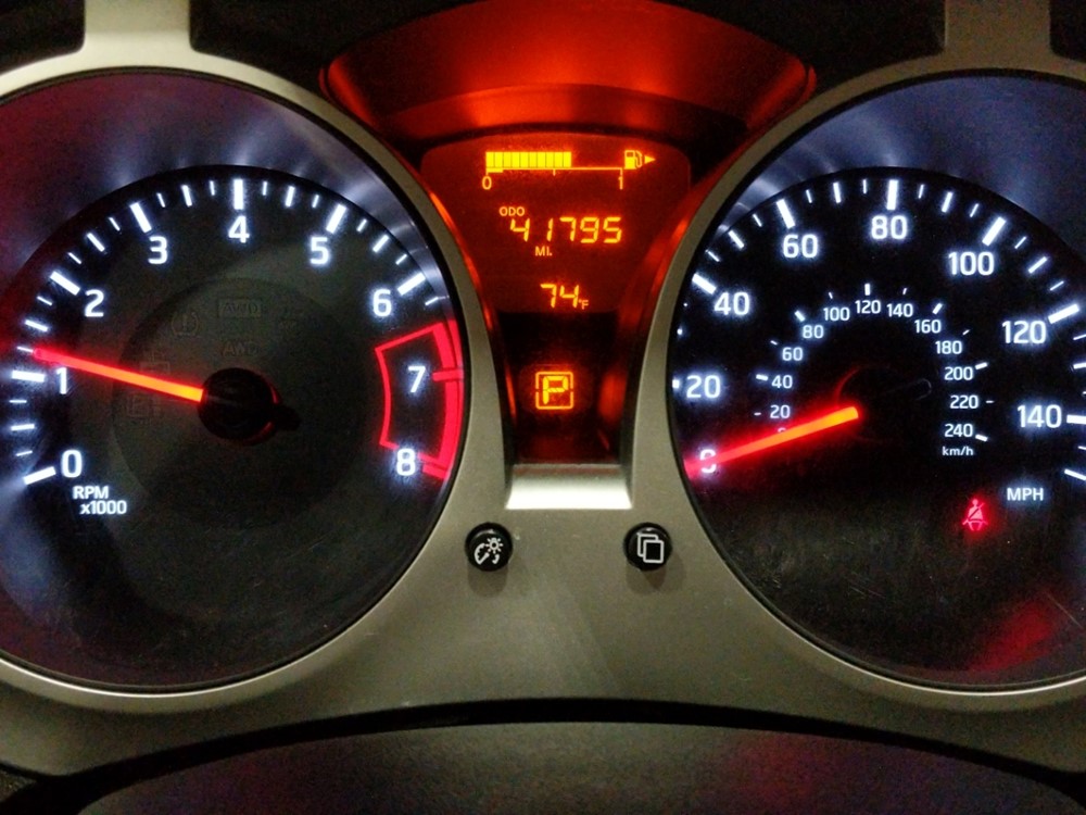 2017 Nissan JUKE - Odometer Close Up