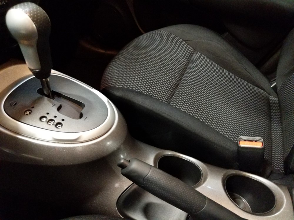 2017 Nissan JUKE - Center Console/Cup Holders