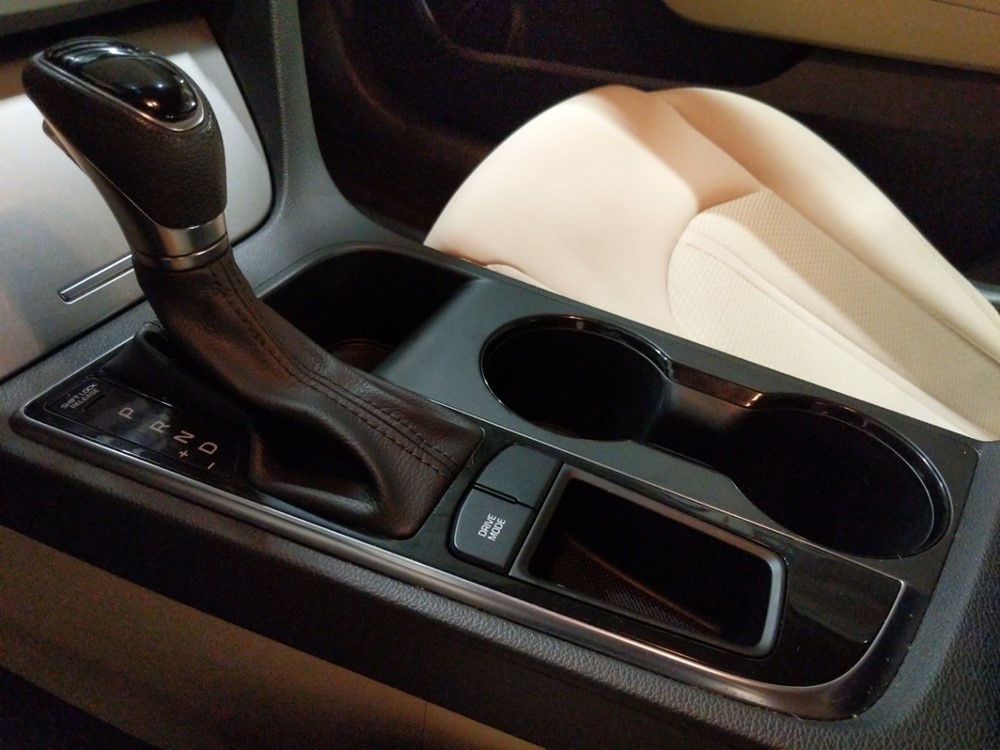2015 Hyundai Sonata - Center Console/Cup Holders