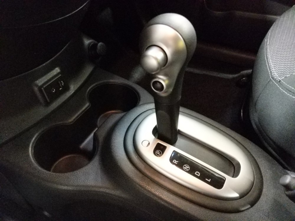 2017 Nissan Versa - Center Console/Cup Holders