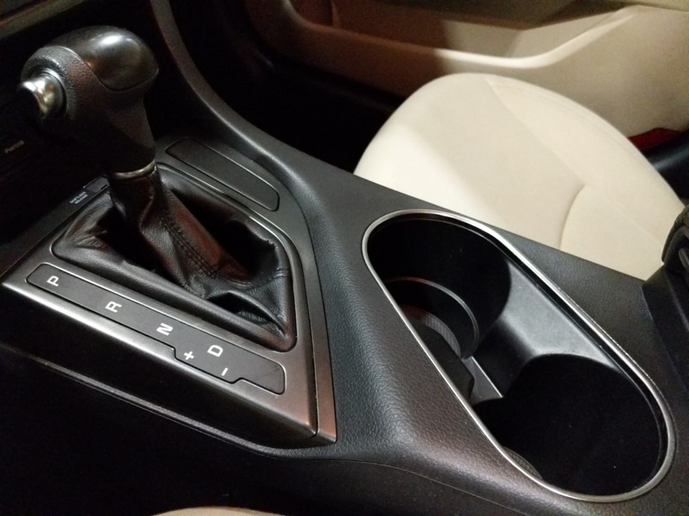 2015 Kia Optima - Center Console/Cup Holders