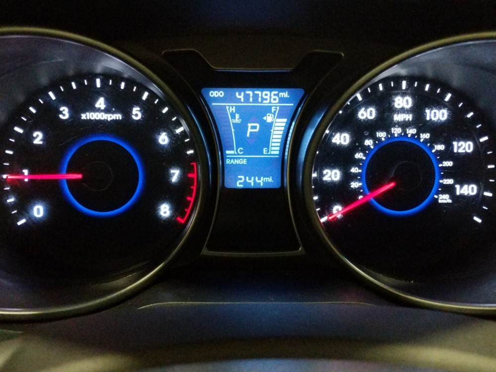 2015 Hyundai Veloster - Odometer Close Up