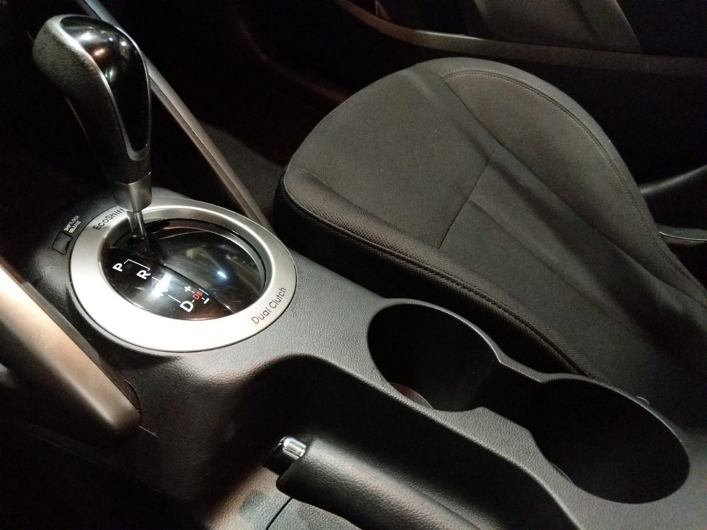 2015 Hyundai Veloster - Center Console/Cup Holders