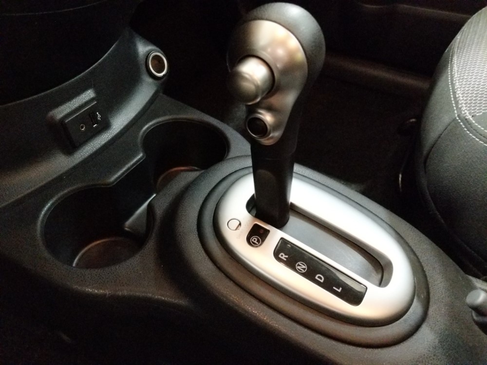 2017 Nissan Versa - Center Console/Cup Holders