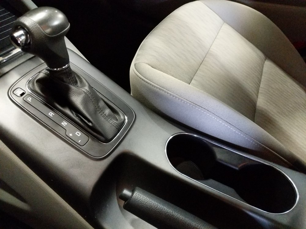 2016 Kia Forte - Center Console/Cup Holders