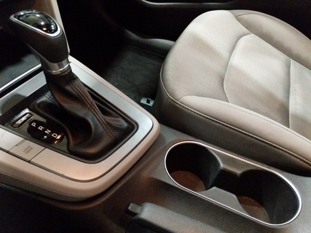 2017 Hyundai Elantra - Center Console/Cup Holders