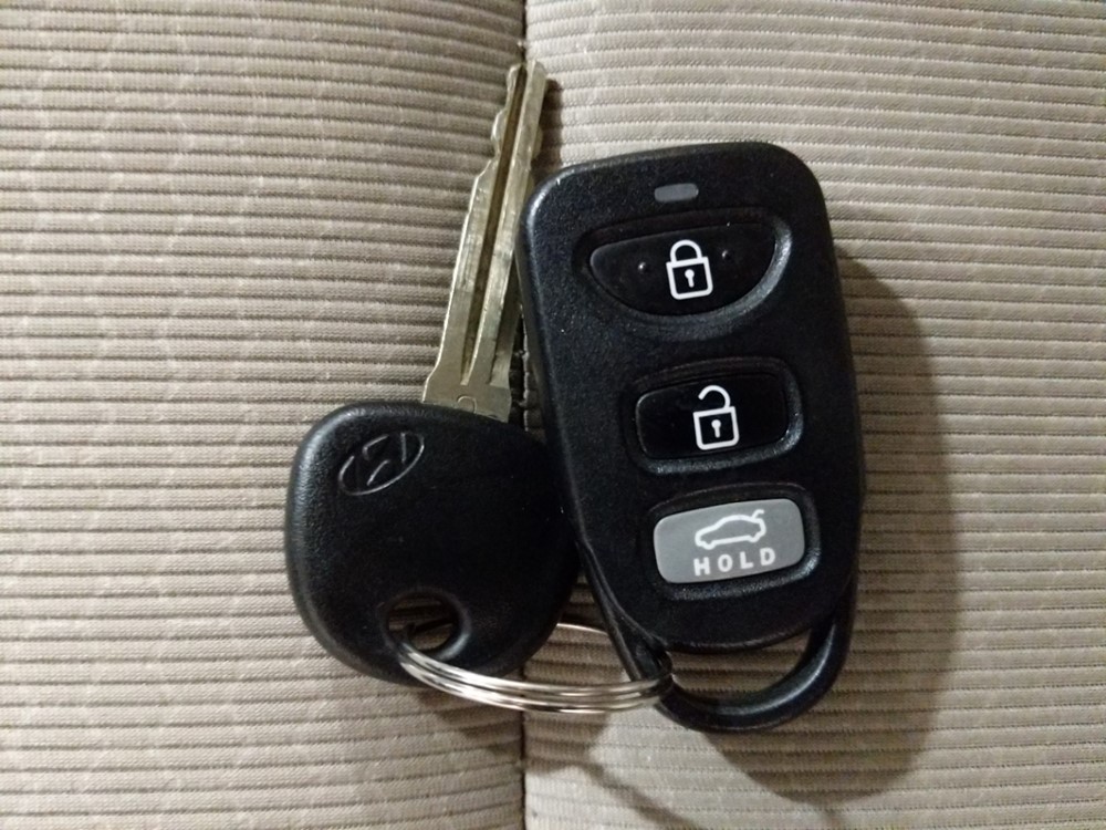 2017 Hyundai Elantra - Keys