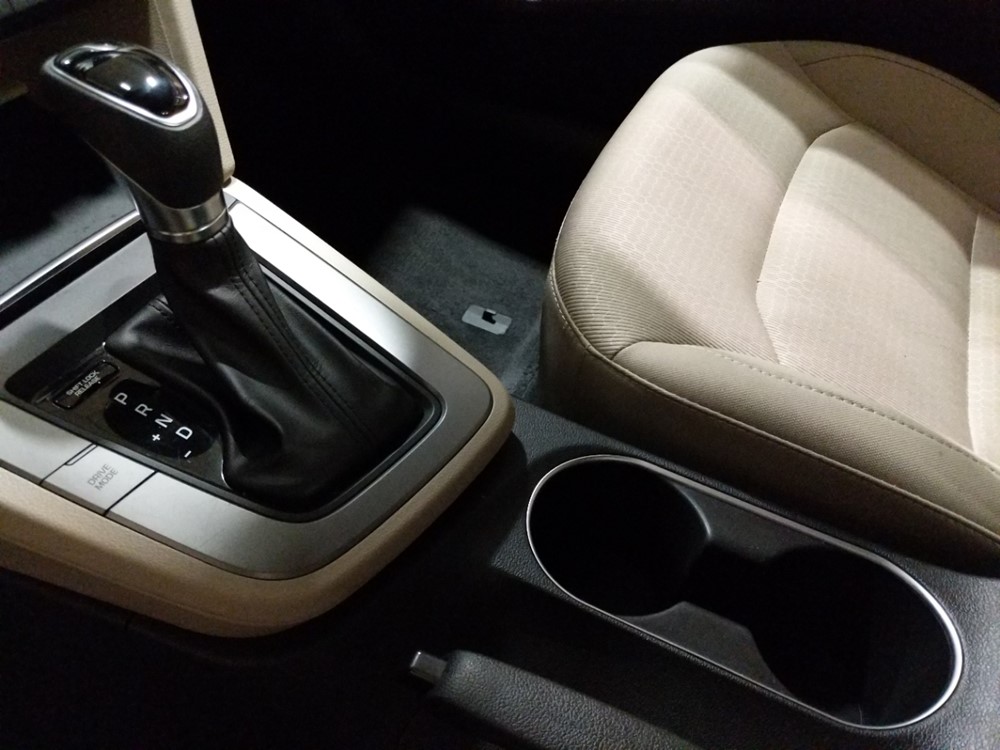 2017 Hyundai Elantra - Center Console/Cup Holders