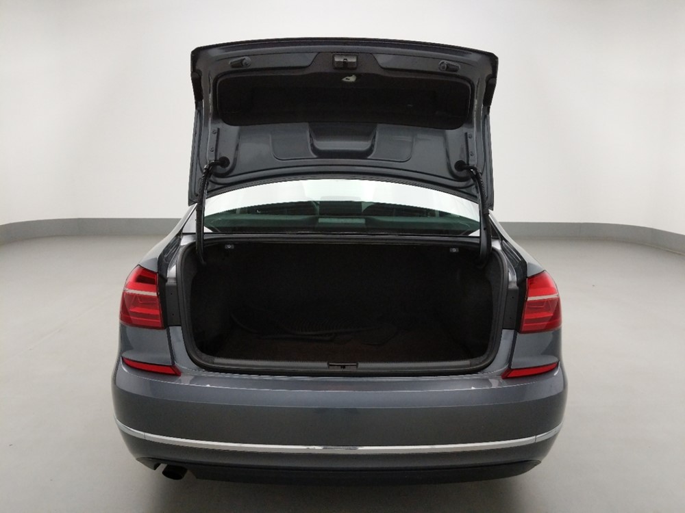 2016 Volkswagen Passat - Trunk