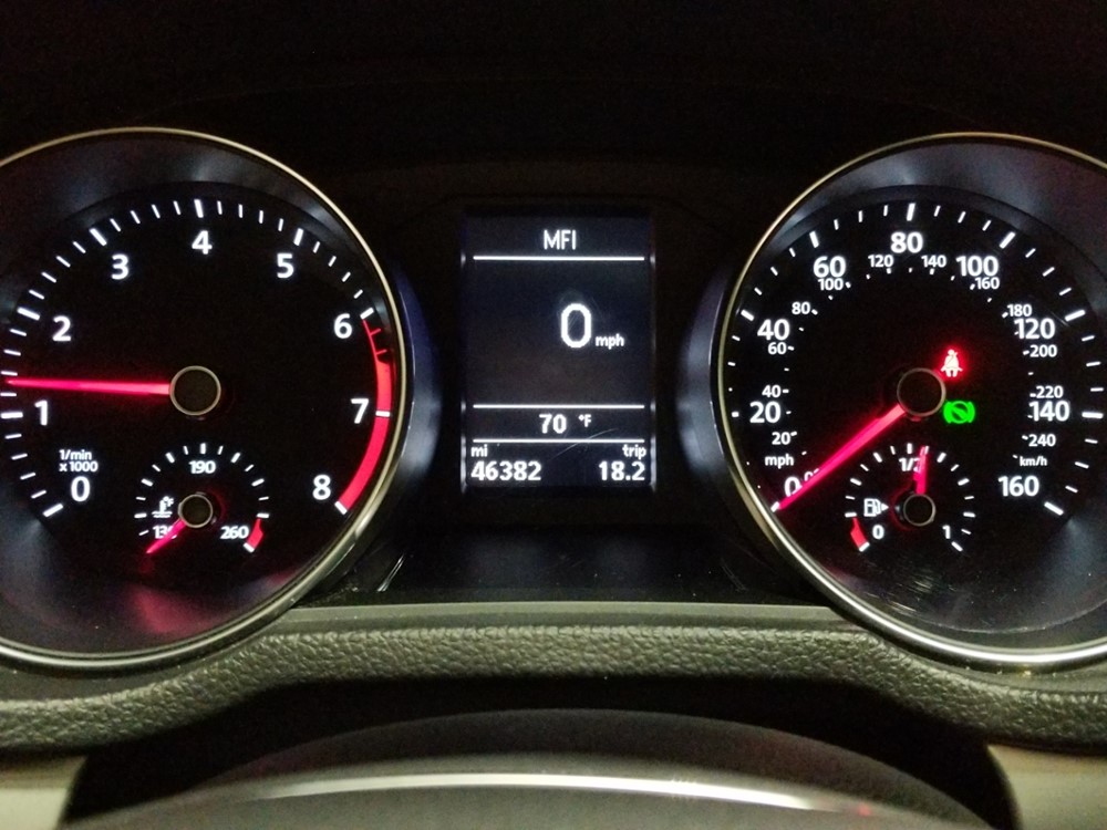 2016 Volkswagen Passat - Odometer Close Up