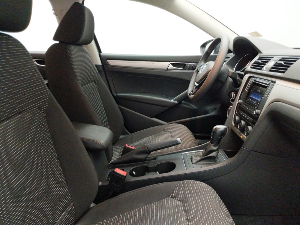 2016 Volkswagen Passat - Passenger Front Seat