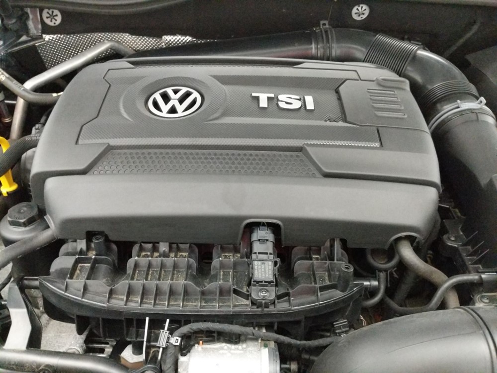 2016 Volkswagen Passat - Engine